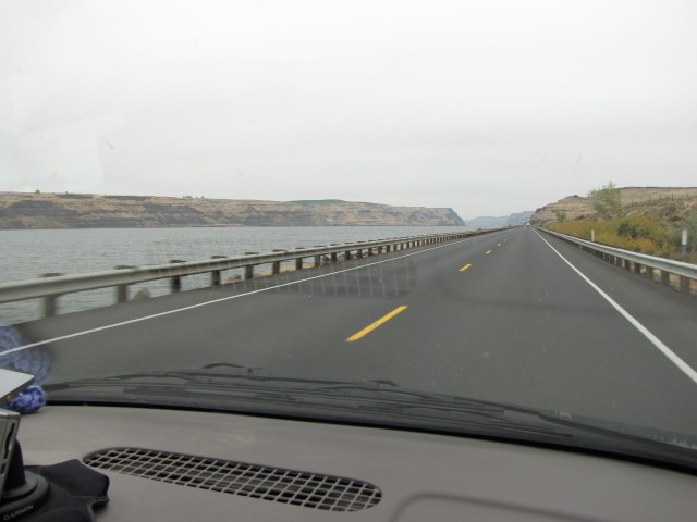 Lake Wallula along Columbia River Highway