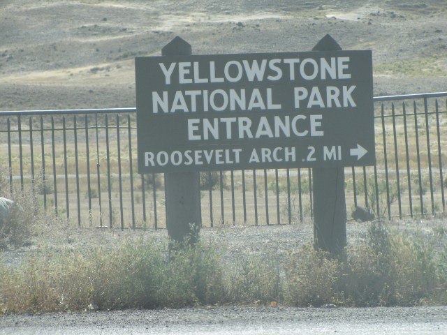 Yellowstone entrance sign from Gardiner (end part 17)